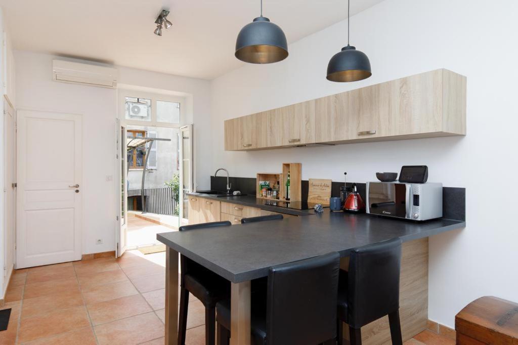 Appartements Climatises - Vieil アンティーブ エクステリア 写真